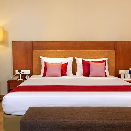 Park Residency Adoor Hotel Adur Ngoại thất bức ảnh