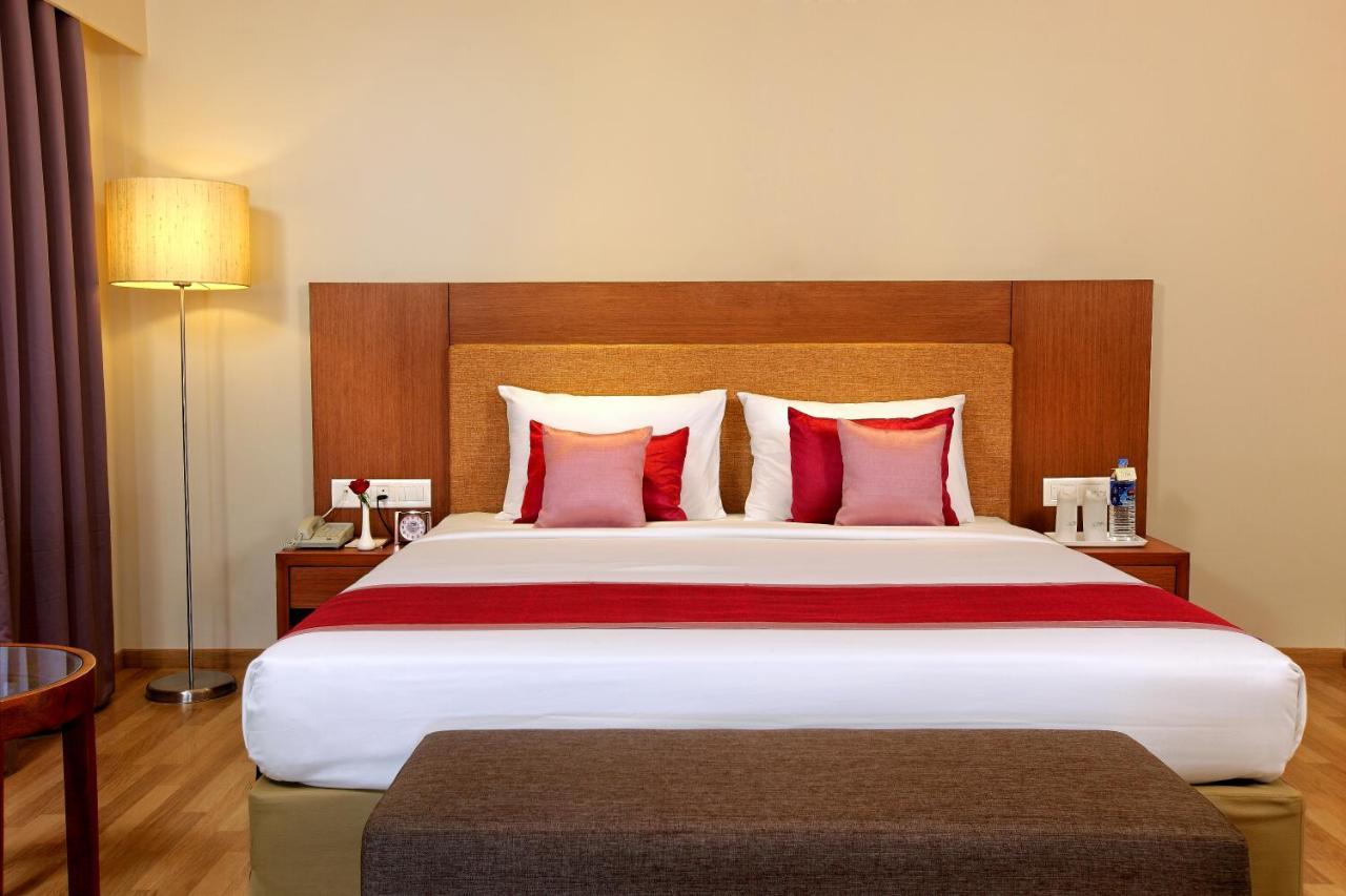 Park Residency Adoor Hotel Adur Ngoại thất bức ảnh