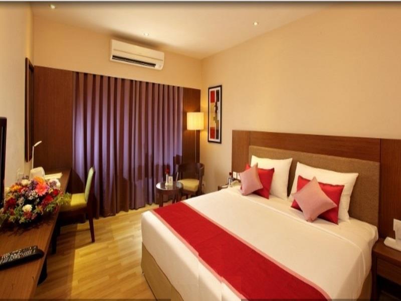 Park Residency Adoor Hotel Adur Ngoại thất bức ảnh
