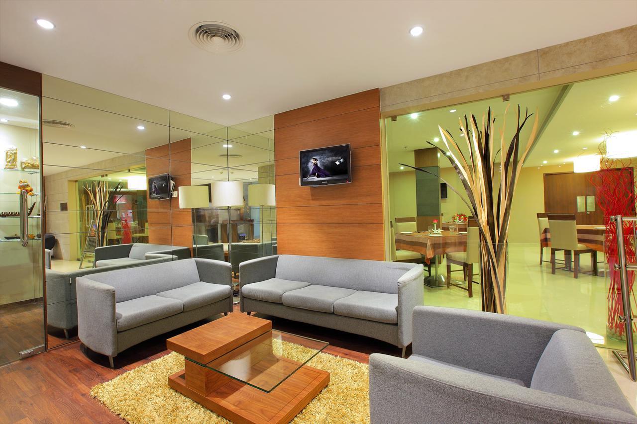 Park Residency Adoor Hotel Adur Ngoại thất bức ảnh