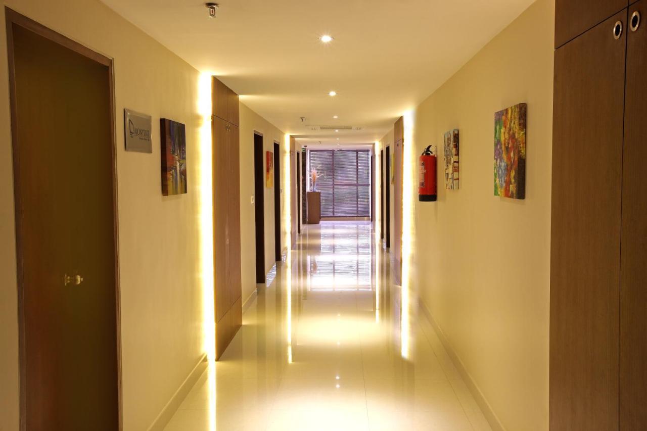 Park Residency Adoor Hotel Adur Ngoại thất bức ảnh