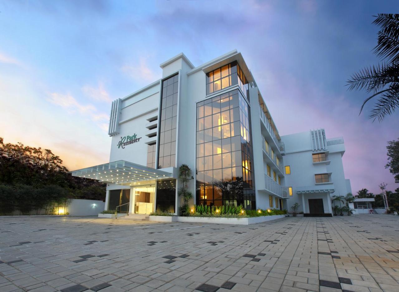 Park Residency Adoor Hotel Adur Ngoại thất bức ảnh
