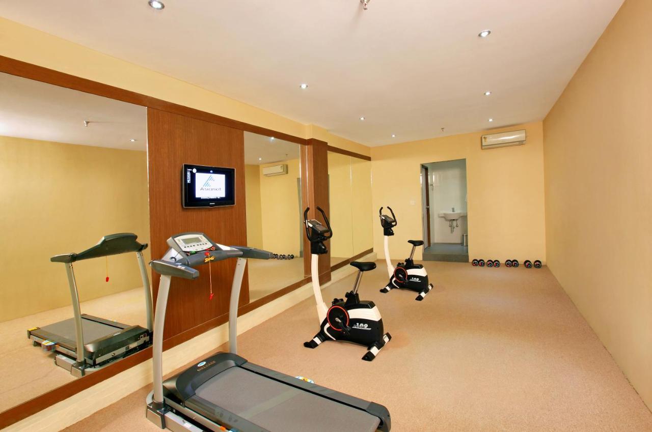Park Residency Adoor Hotel Adur Ngoại thất bức ảnh